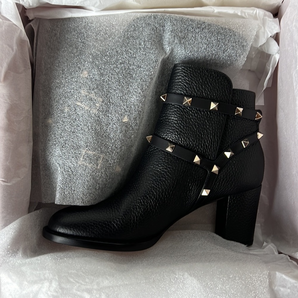 NIB Valentino Rockstud Buckle Wrap Leather Boots 37.5 - Picture 3 of 16